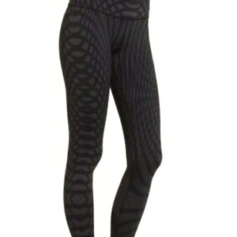 ALO Yoga black 21 wasted